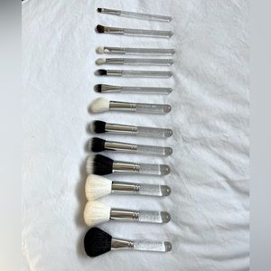 MAC limited edition travel brush set